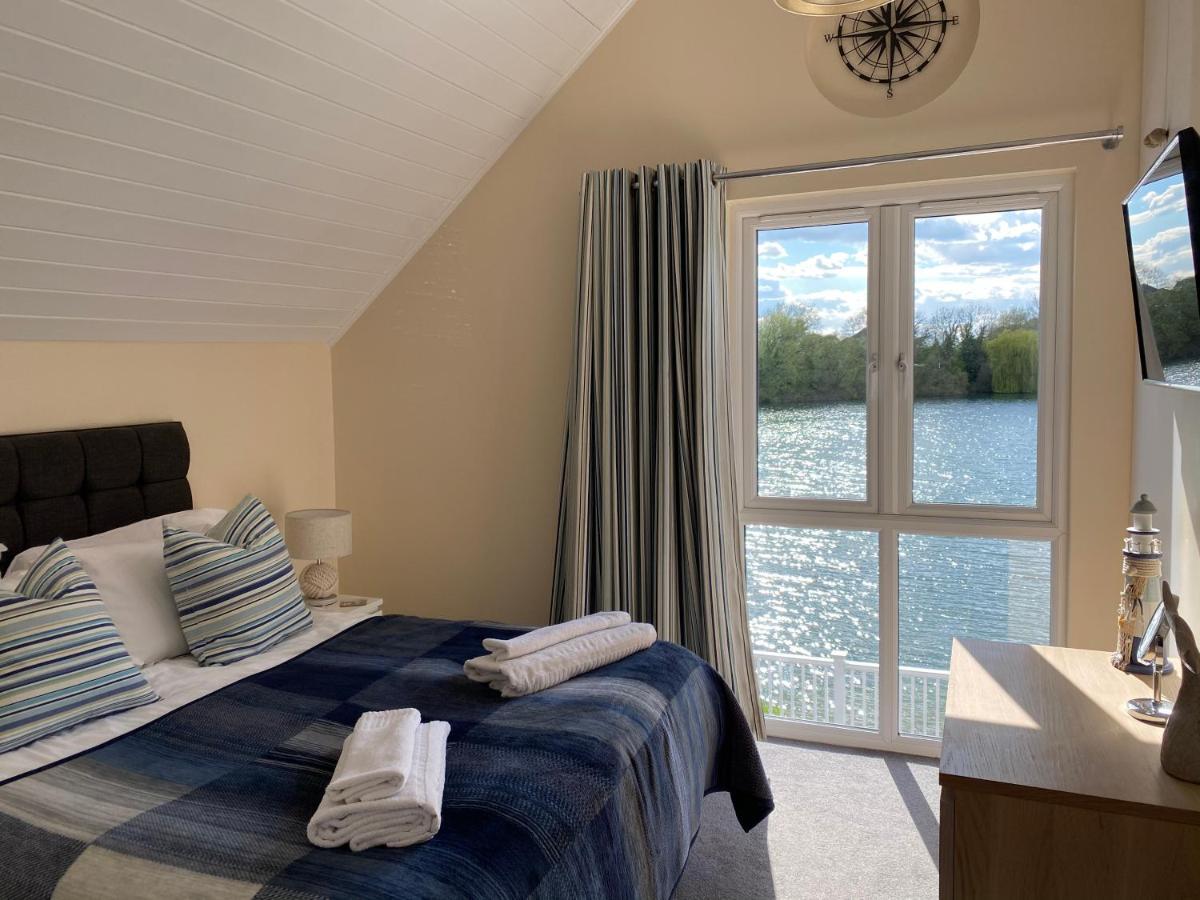 Cotswolds Lakeside Lodge - Nesbitt'S Nest サウス・サーニー エクステリア 写真