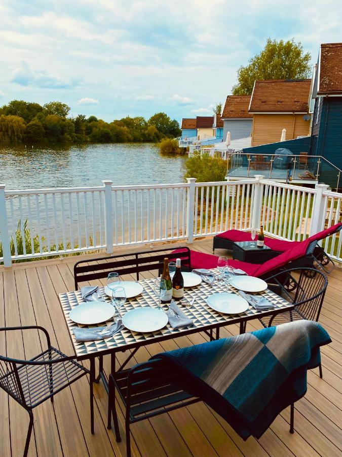 Cotswolds Lakeside Lodge - Nesbitt'S Nest サウス・サーニー エクステリア 写真