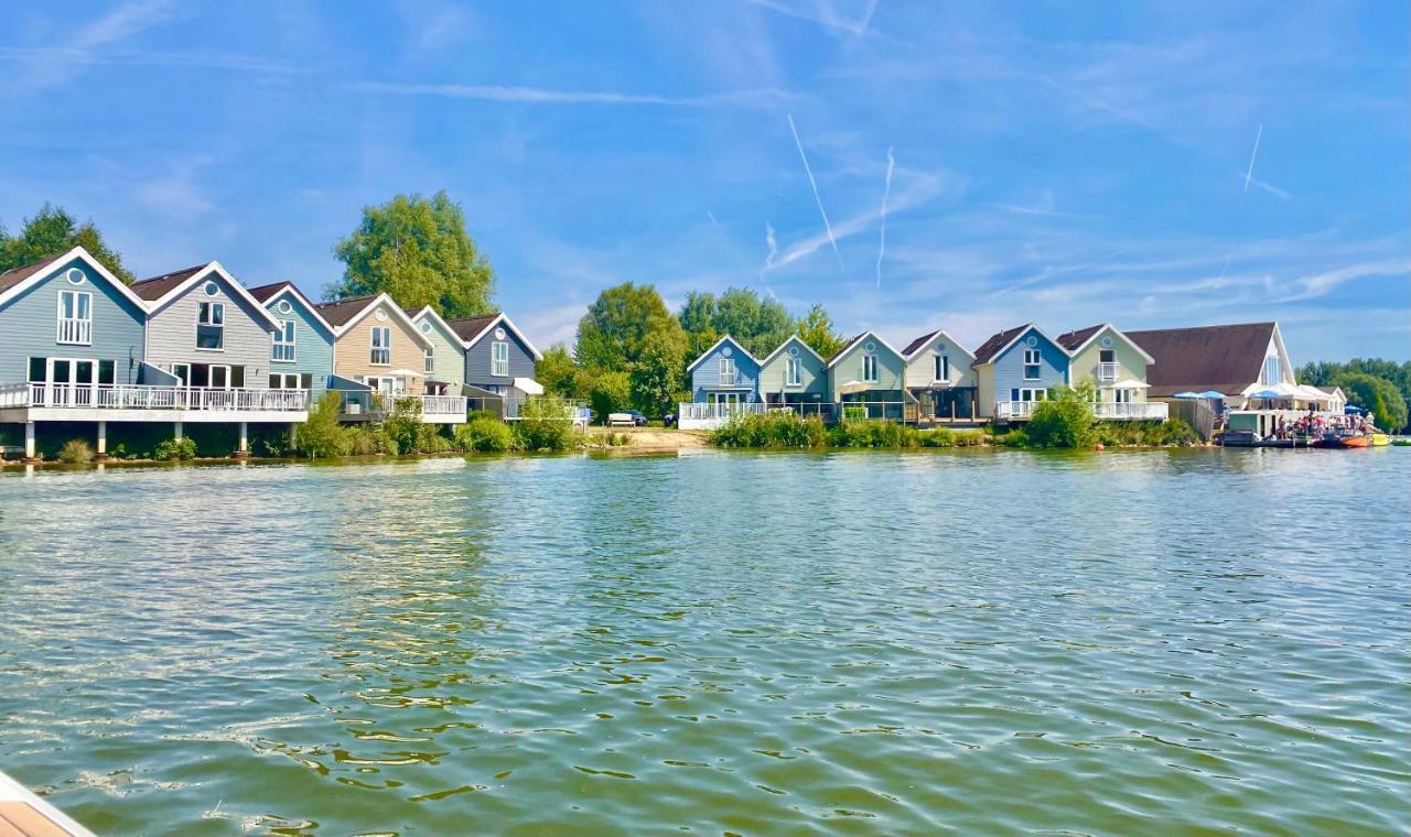 Cotswolds Lakeside Lodge - Nesbitt'S Nest サウス・サーニー エクステリア 写真